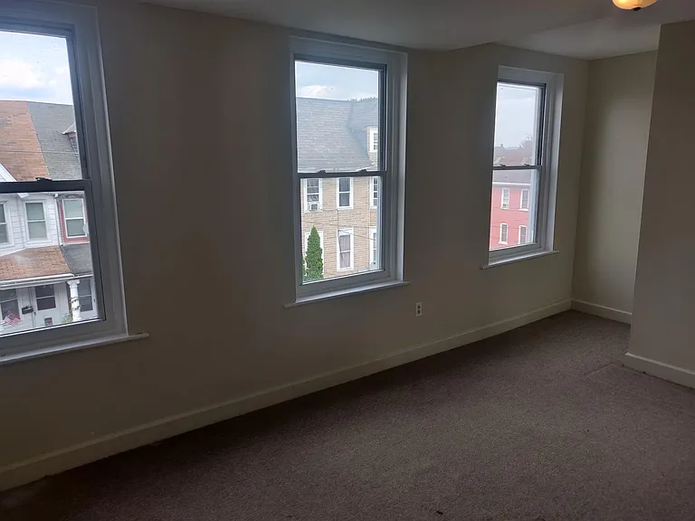 1112 Butler St #7 — Photo 16