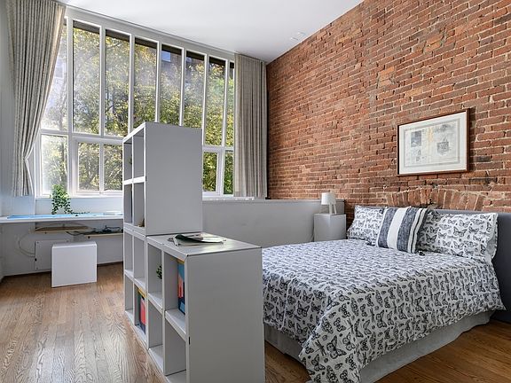 3rd image of 111 E 10th St APT 6