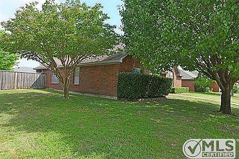 2nd image of 2010 Oakglen Dr