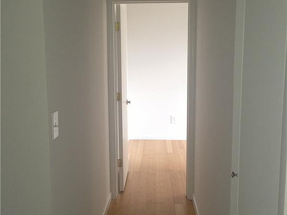 5th image of 26 Grand St APT 10