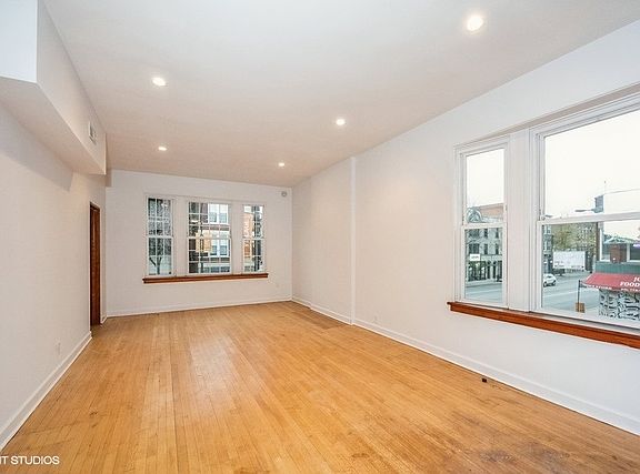 3rd image of 1922-1924 W Chicago Ave #2W