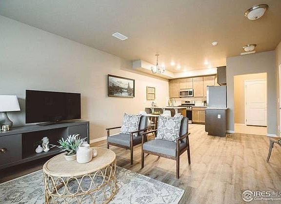 4th image of 1689 Grand Ave #2