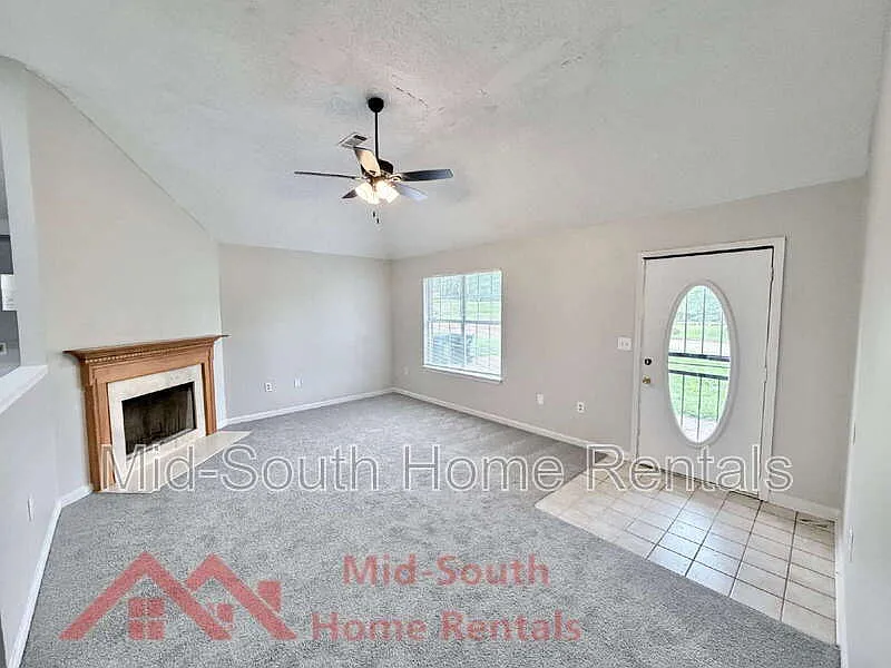 3 bed, 2.0 bath, 1150 sqft, $1,300 — Photo 4