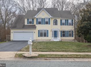 8 Stirling Dr, Newark, DE 19702
