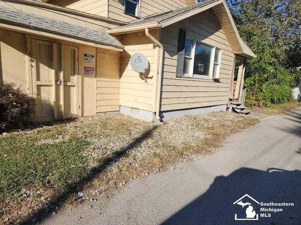 4336 S 2nd St, Luna Pier, MI 48157