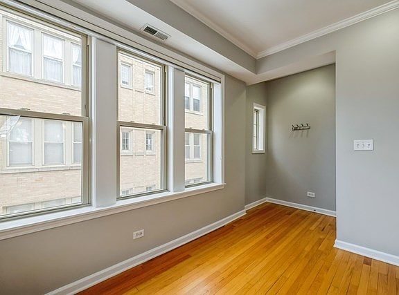 2nd image of 1737 W Balmoral Ave APT 2A
