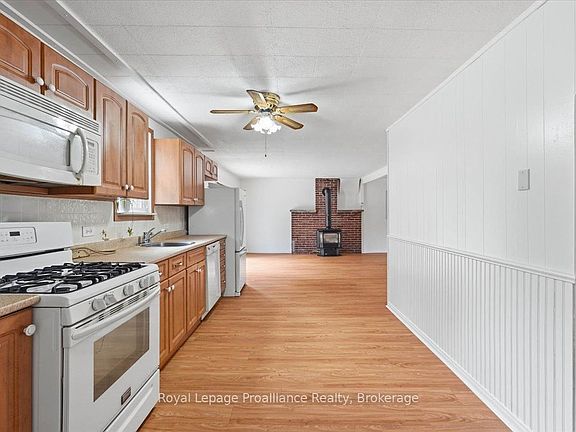 5th image of 405 Elzevir Rd
