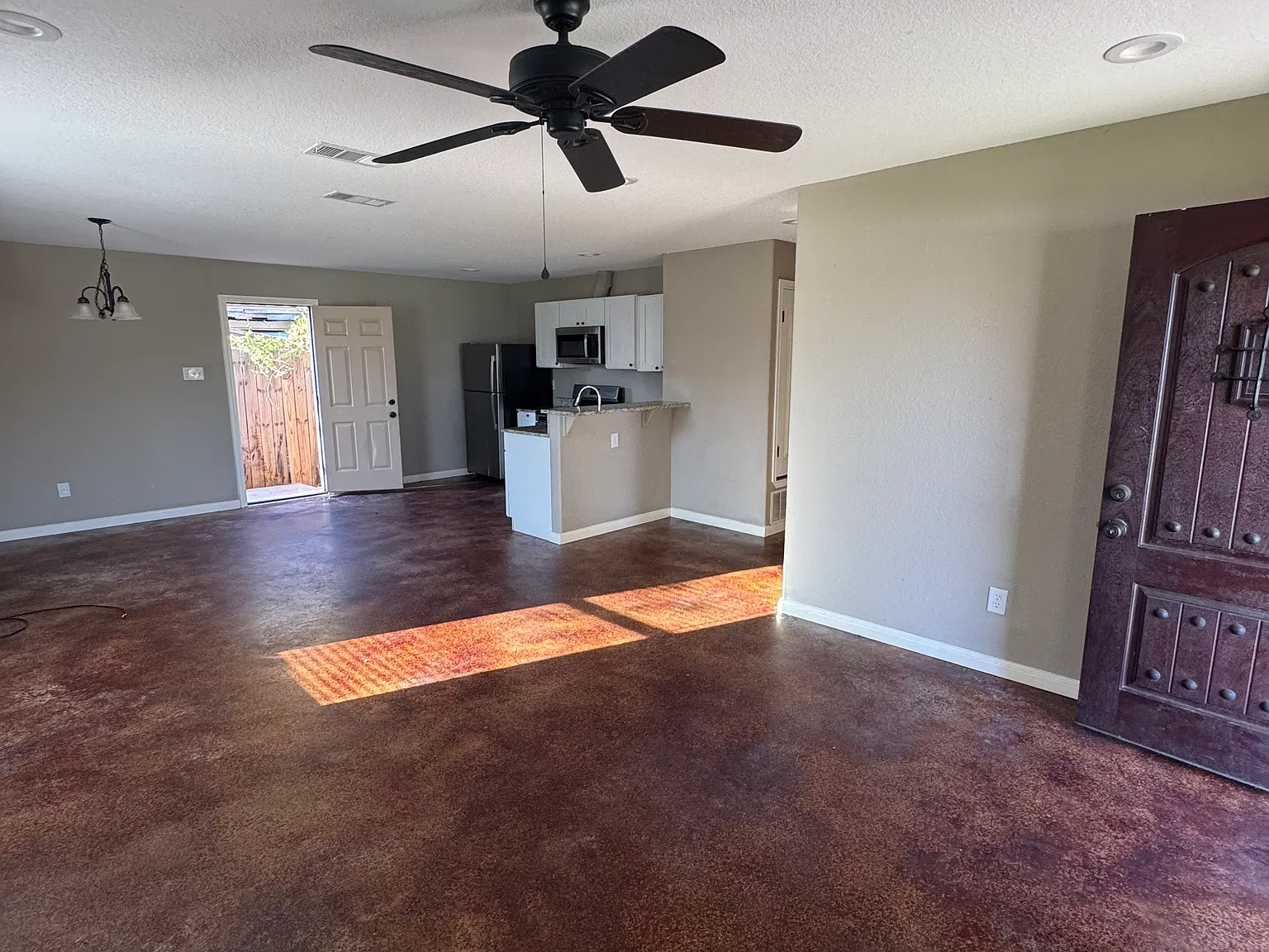 3 bed, $1,499 — Photo 4