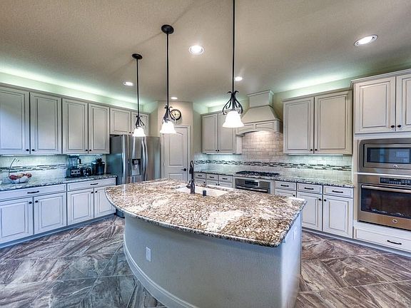 2nd image of 35 E Wading Pond Cir