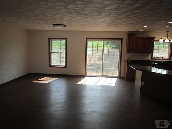 3rd image of 1812 S Meadowview Ave