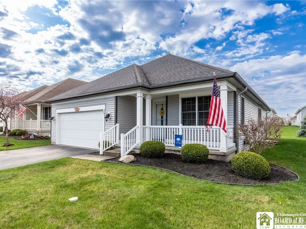 79 Hickory Grove Ln, Buffalo, NY 14227