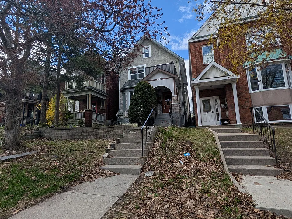 44 Spadina Ave #2