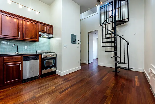 Rented by Nooklyn NYC LLC | media 19