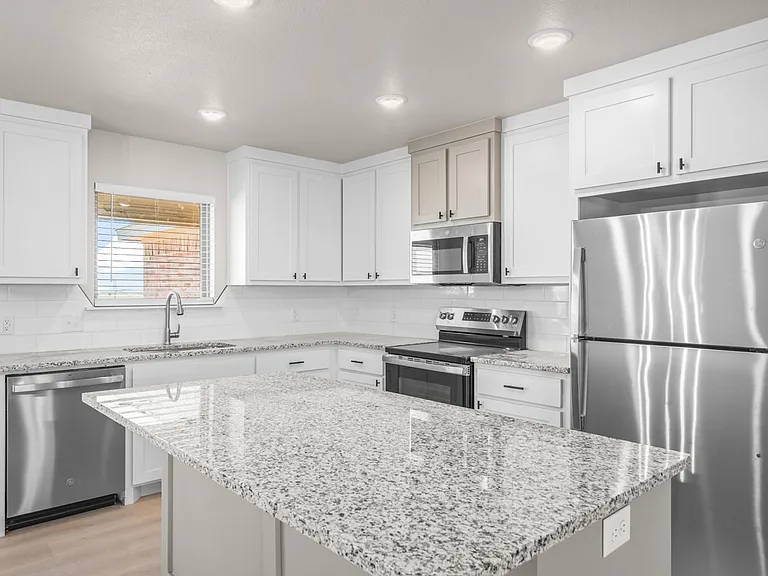10611 East Cres #7400 — Photo 33