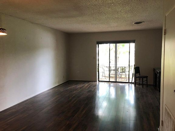 2nd image of 74 Lakeshore Ct Unit 79