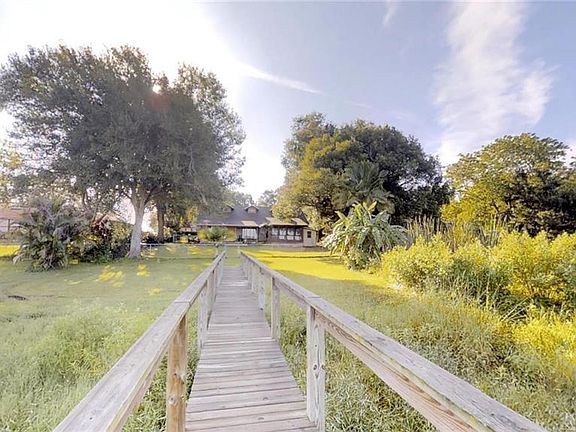 5th image of 207 Lake Thomas Dr