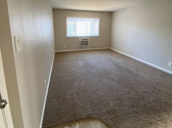 916 Blue St APT 8