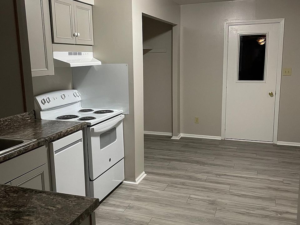 1st image of 1004 E North St