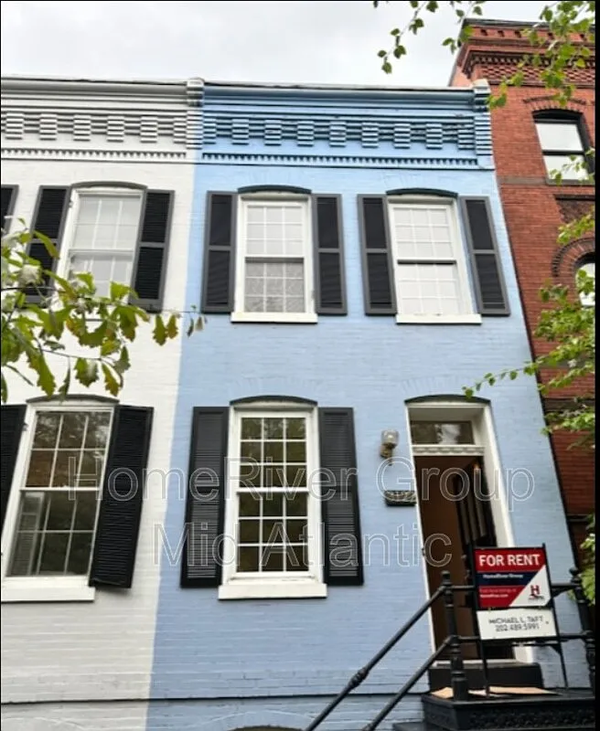 3122 Dumbarton St NW photo 1