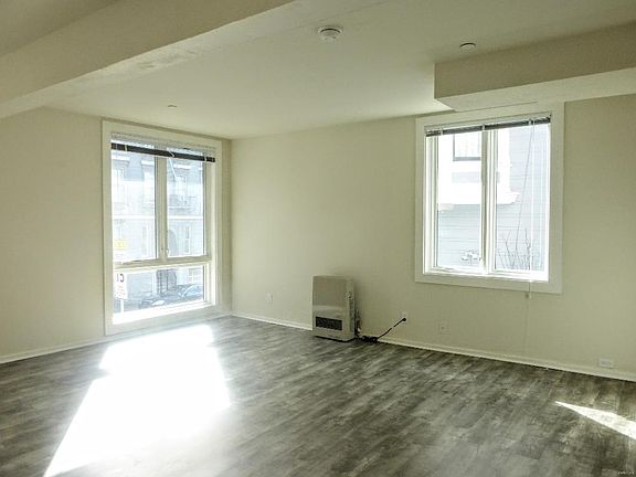 3rd image of 1601 Grant Ave APT 1S