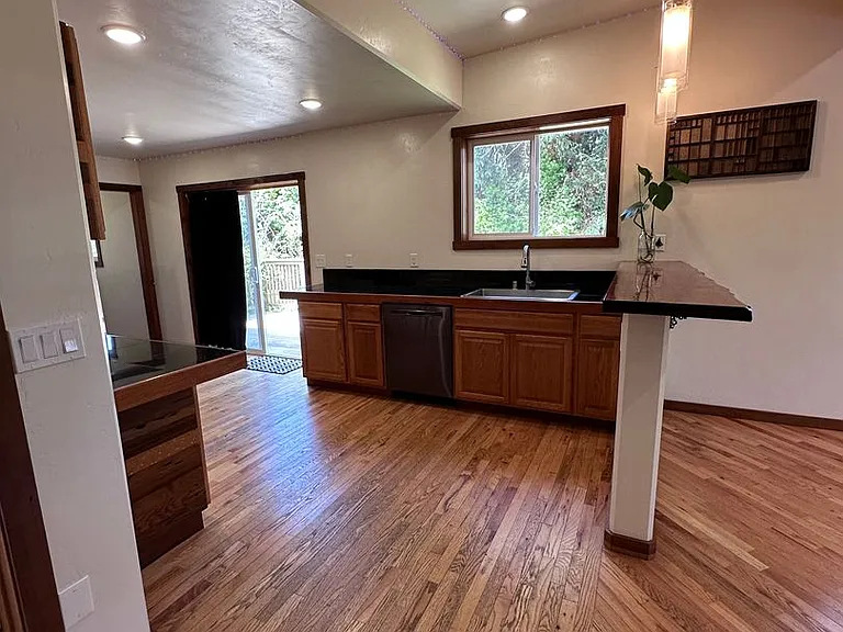 1776 Lime Ave — Photo 7