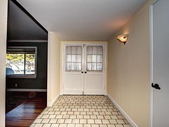 4th image of 324 Colville Dr