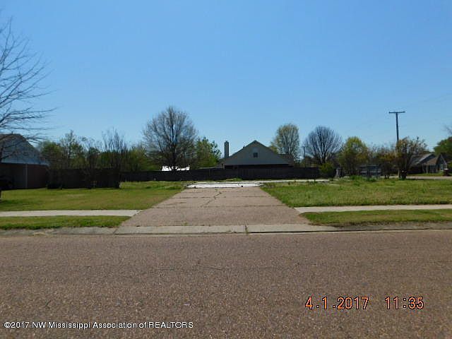 1st image of 2795 Waverly Dr