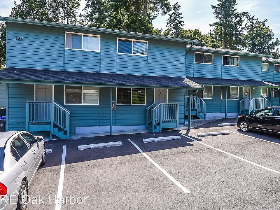 1st image of 997 SW Harrier Cir APT 3