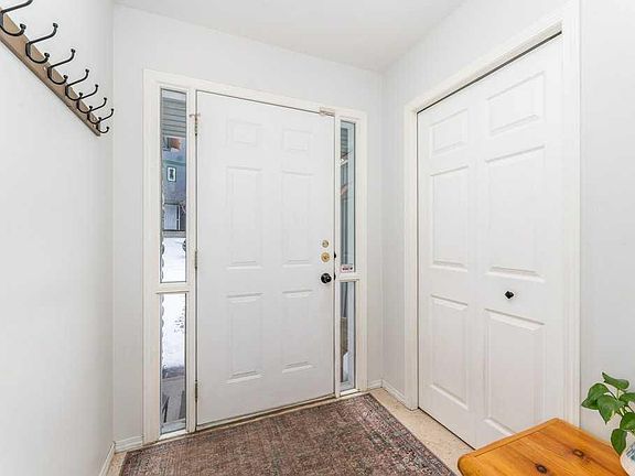 2nd image of 1022 SE Rundleview Dr #19