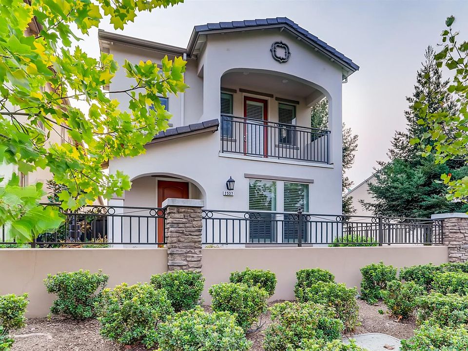 2nd image of 2537 Villa Terrace Ln