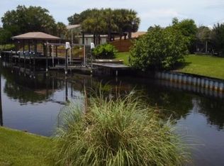 978 Aquamarine Dr, Gulf Breeze, FL 32563