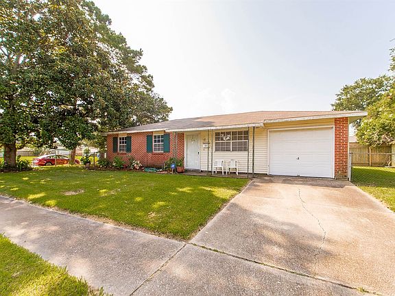 2nd image of 204 Concord Dr