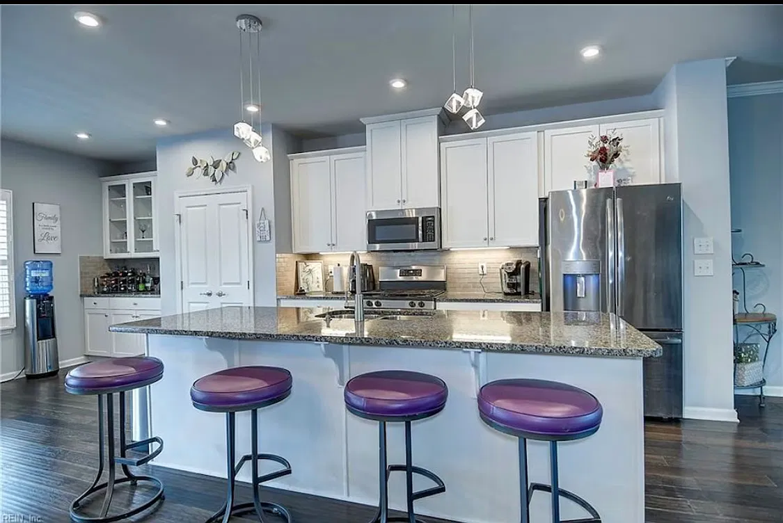 4 bed, 2410 sqft, $3,500 — Photo 4