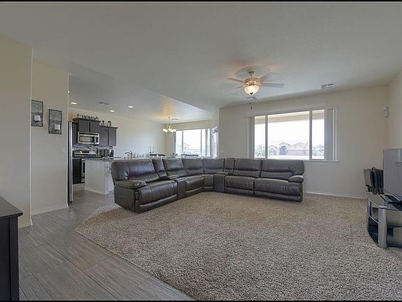 5th image of 520 Valley Elm Dr N