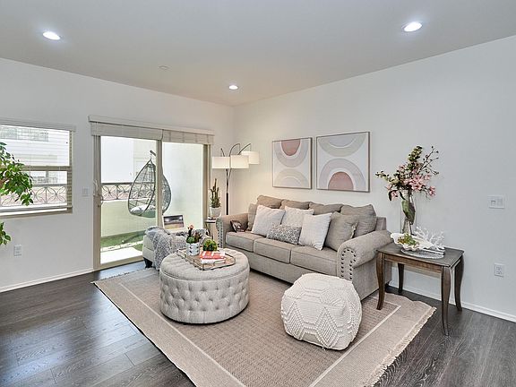 2nd image of 405 S Anaheim Blvd Unit 3