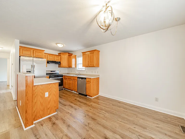 1015 N Gale St — Photo 6