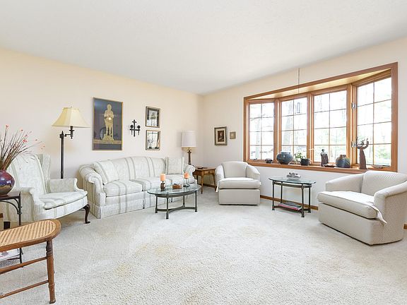 5th image of 5858 Manorwood Dr