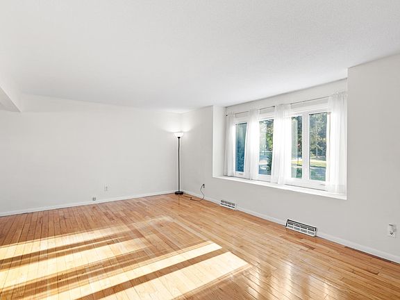 4th image of 2904 Silver Lake Ct