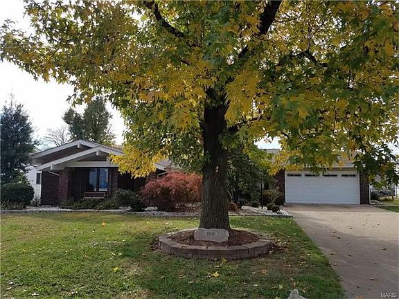 2nd image of 918 Townhouse Ln