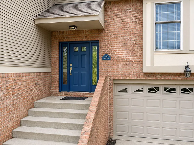 250 The Pines Dr — Photo 2