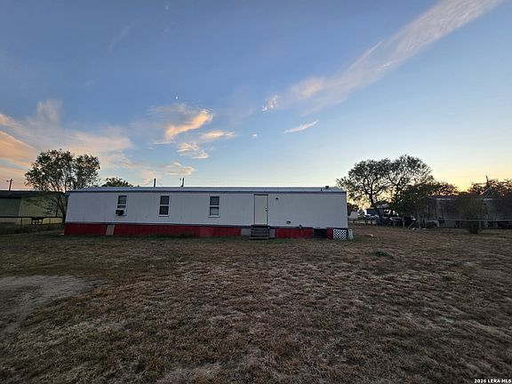 4th image of 615 Moss Point