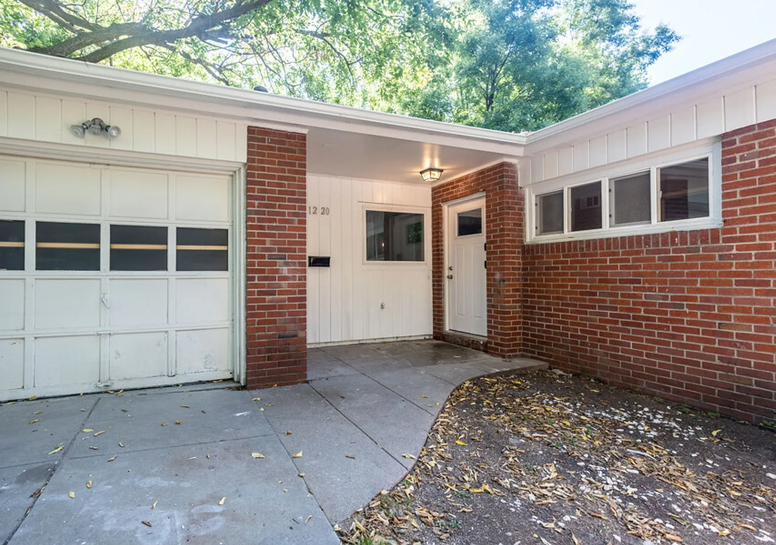 2BD/1BA Single Family Home won't be available for long! — Photo 1