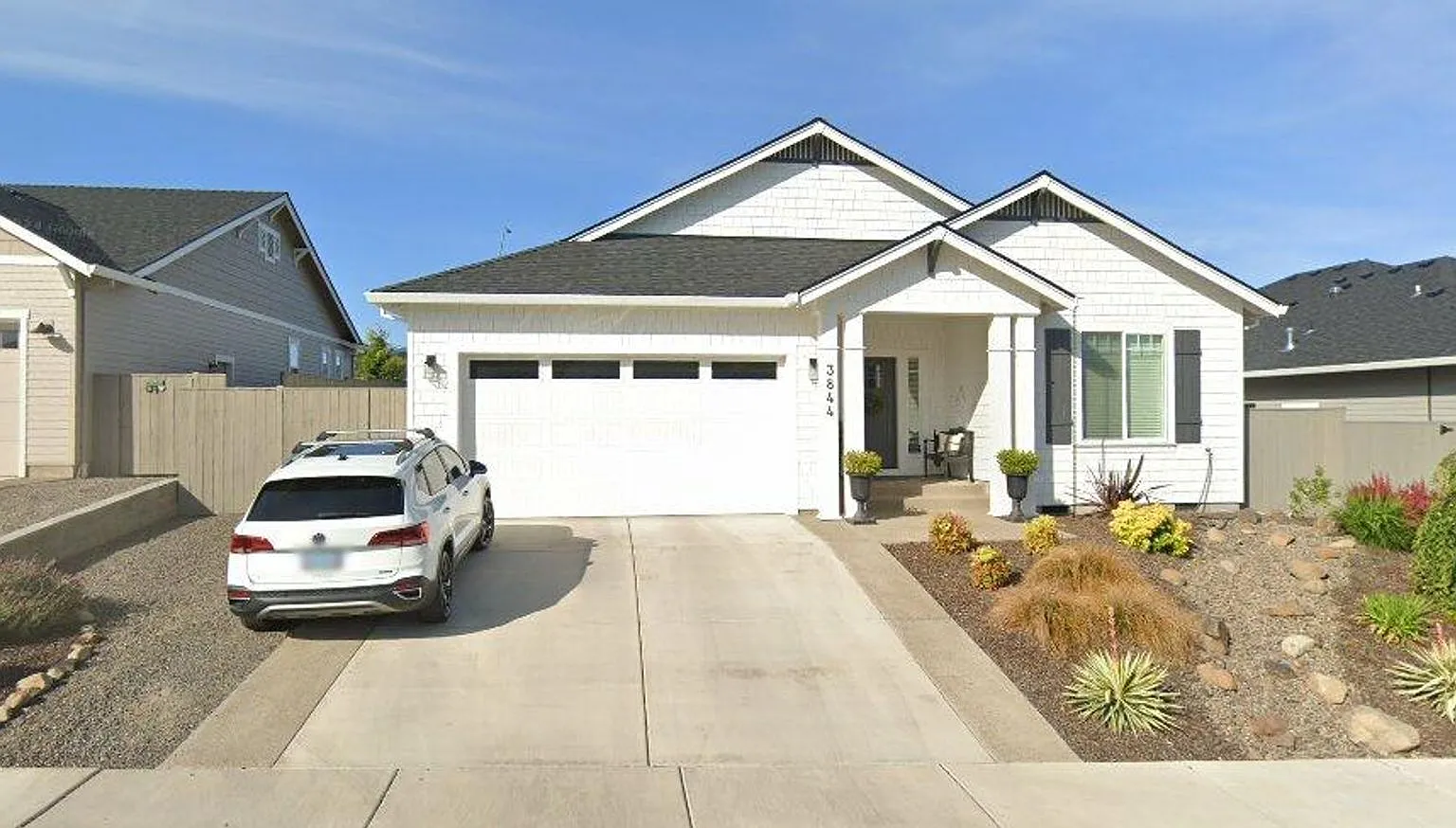 Custom Built Home In Newer Upcoming East Medford — Photo 2