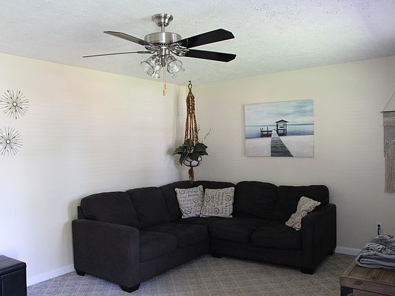 2nd image of 2132 Carriage Dr