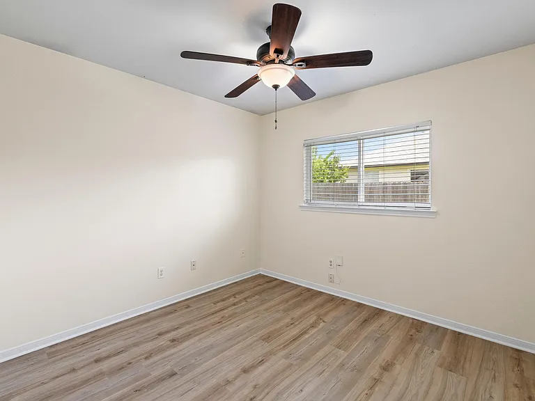 1501 Catherine Ct — Photo 18