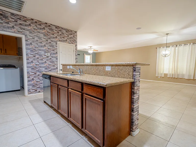 18433 W Sunnyslope Ln — Photo 10