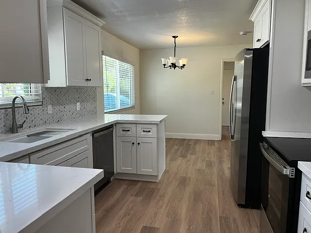3245 W Dovewood Ln — Photo 2
