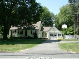 15 Knollwood Rd, Farmington, CT 06032