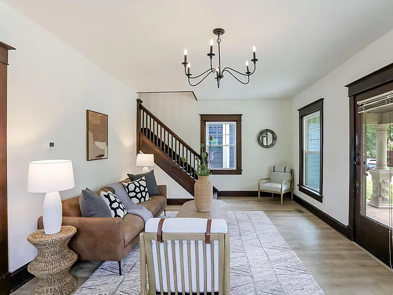 910 Sanders St — Photo 10