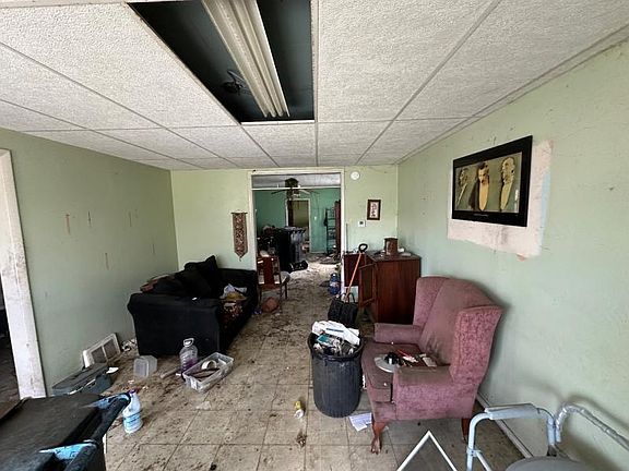 2nd image of 10643 S Hoxie Ave